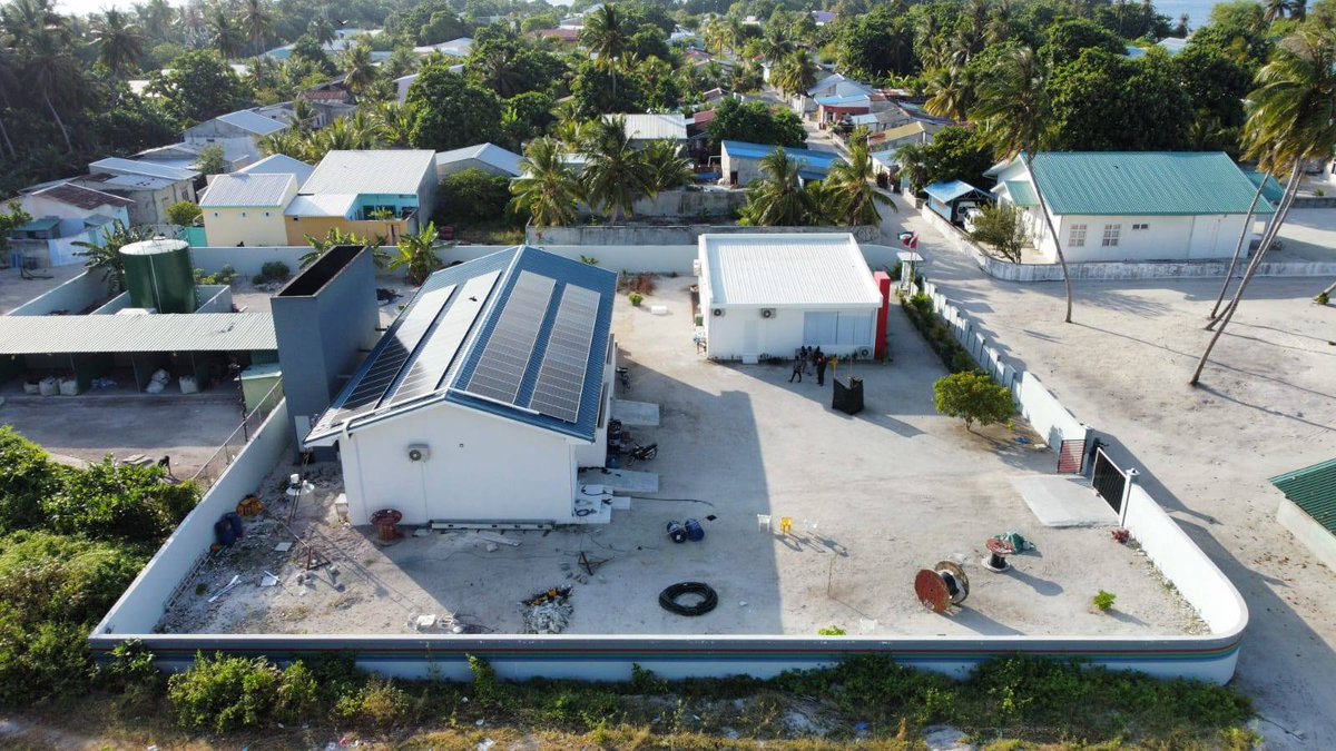 TeamFenaka's tweet photo. In keeping with our commitment to renewable energy, we have installed 26.28kWp solar PV on the roof of N.Miladhoo powerhouse. This installation assures that the powerhouse's whole electrical requirement is met by renewable energy. (1/2) https://t.co/xt1bmUoine