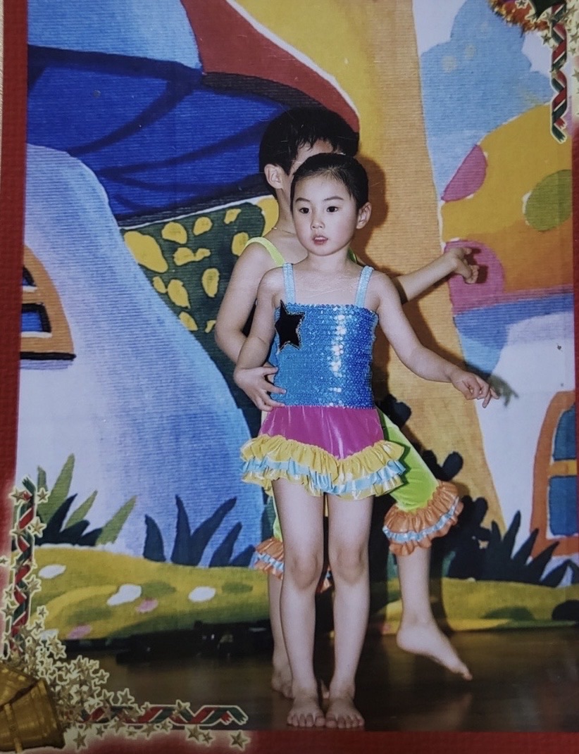 hyem_bot's tweet image. [220131] 🐹💭 2:51 PM

"i found a picture of me when i was young at home ㅋㅋㅋㅋ"