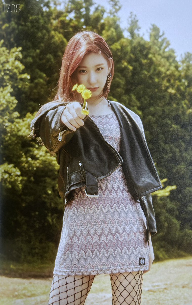 1705zip's tweet photo. [scan] ITZY Best Friends Forever 2022 Season’s Greetings 

Season’s Greetings Photobook

#ITZY #ITZY_SeasonsGreetings 
#ITZY_BestFriendsForever https://t.co/agD9R6nyke