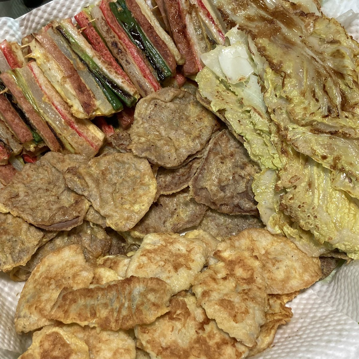 #영현아_여기서도_7인분_어때 

영현아 산적 육전 동태전 배추전 골라먹어
진짜 짱맛있어 여기 식혜도 무한리필이야
장소는 우리집