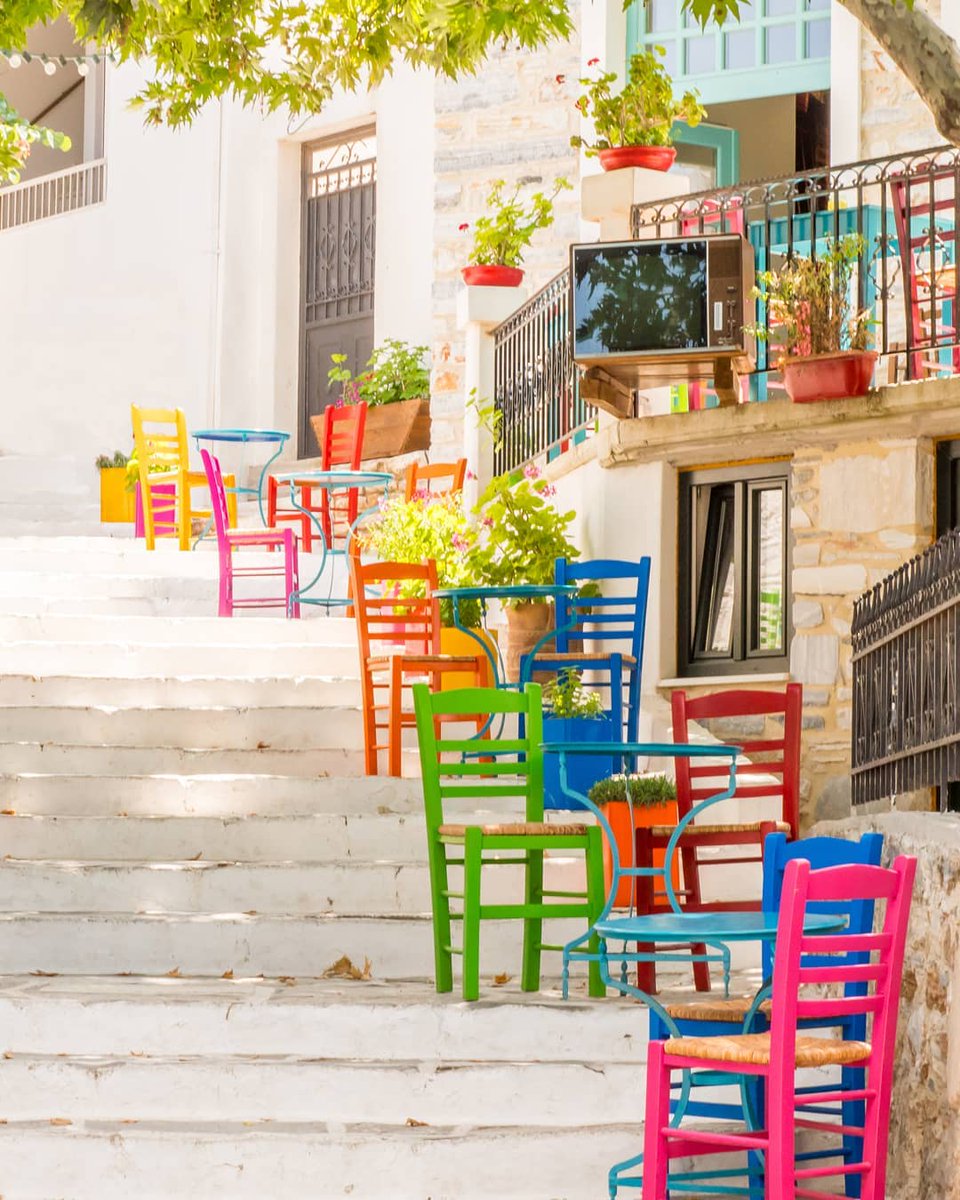 Remember, you didn't choose #Naxos, Naxos chose you! 💻😄 #WorkFromGreece #DiscoverGreece 
📷 raphael_it06 [Instagram]

How to work remotely from the largest island in the Cyclades? [Link in the comments]. 

#digitalnomads 
#digitalnomadslife
#digitalnomadspirit