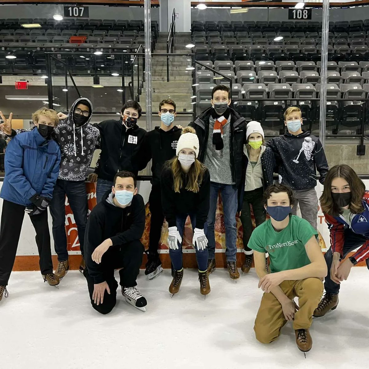 CSH did Chocolate on Ice this Friday! We manned a booth and also did a lot of skating! It was super fun. Thanks to all that went! 🥳🥳