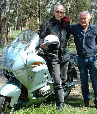 writeeo's tweet image. How ironic ..!
#Zen and the Art of Motorcycle Maintenance" (Robert Pirsig) is a wonderful philosophic book.
#ALetterToLettuce is a simple book of stories to keep you amused while #travelling or waiting on the #Covidqueue (or anywhere!).
#FiveHats each.
amzn.to/3wD5lB9