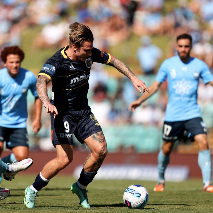 keepupau's tweet image. Will Jason Cummings be deemed 𝙚𝙡𝙞𝙜𝙞𝙗𝙡𝙚 for the @FFACup Final? 👀

The @CCMariners are currently in the process of seeking to have their star striker cleared ahead of Saturday&apos;s final.

Does their argument have legs? 🤔

Details: bit.ly/3GcNvJp