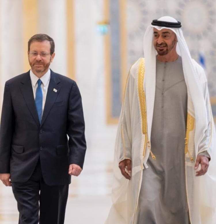 " فَتَرَى الَّذِينَ فِي قُلُوبِهِمْ مَرَضٌ يُسَارِعُونَ فِيهِمْ ...."

"ضُرِبَتْ عَلَيْهِمُ الذِّلَّةُ أَيْنَ مَا ثُقِفُوا ..." !