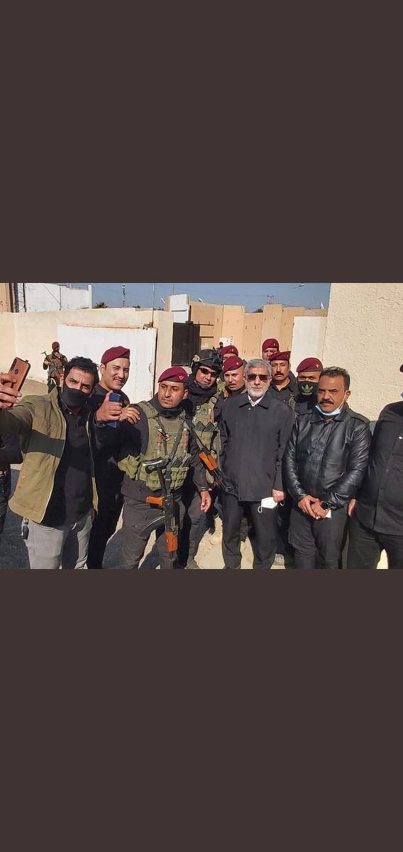 شلون اودعك ياالعزيز وبيدي احجز للسفر 
اضحك بوجهك جذب واني كاتلني القهر
الف طعنة منطعن 
امس من كنت يم الكورنيش مال البصرة غنيتها بيني وبين نفسي 
وينه العربي اليفزع النا