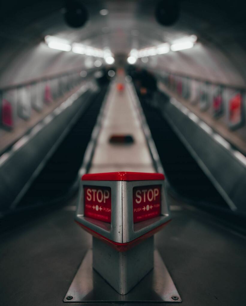 ✖️ S T O P ✖️

Checking underground is a must if you’re in London with your camera 👌📷

📷: Sony A7III + Sony 20mm F1.8 G
🎛: Adobe Lightroom CC

#opticalwander #londonphotography #thestreetpr0ject #moodygrams #itssolondon #subshooterz #streetgrammers #… instagr.am/p/CZYoXXkI-a7/