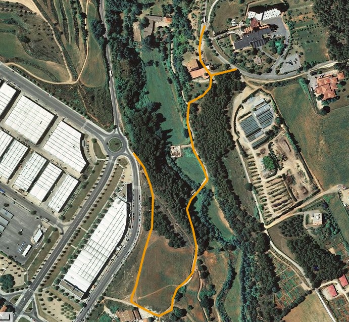ajterrassa's tweet photo. 31.1.2022| Avui comença la pavimentació del camí de vianants d'accés a la Torre de Mossèn Homs per la ctra. de Castellar. Les obres, de la Generalitat, duraran fins a l'11 de febrer i puntualment es restringirà el trànsit de la carretera a un sol carril. https://t.co/ATwjOJ26St https://t.co/Zh2OVYy24c