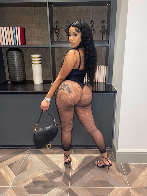 Watch m.'s leaked NSFW photo on TwXstars