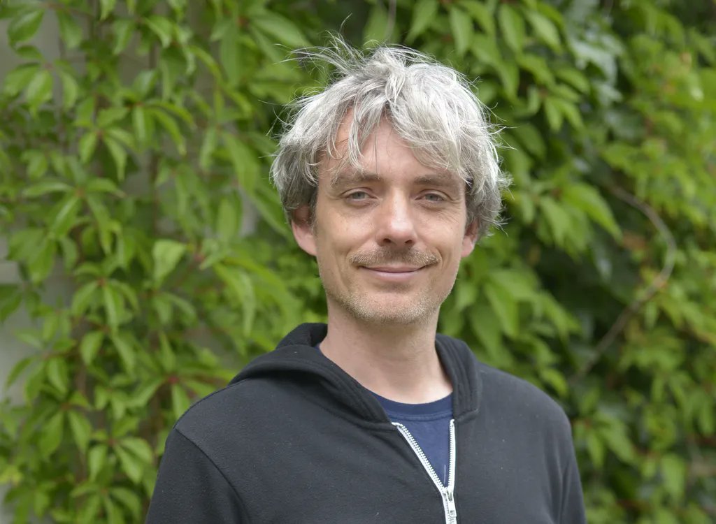 “Snel en makkelijk de informatie vinden die je nodig hebt als coördinator: daar willen we voor zorgen met de kennisbank.”  
 
Gijs Haanschoten is programmamanager bij LSTA en zorgt ervoor dat de kennisbank altijd actueel is: buff.ly/3IUSuAt