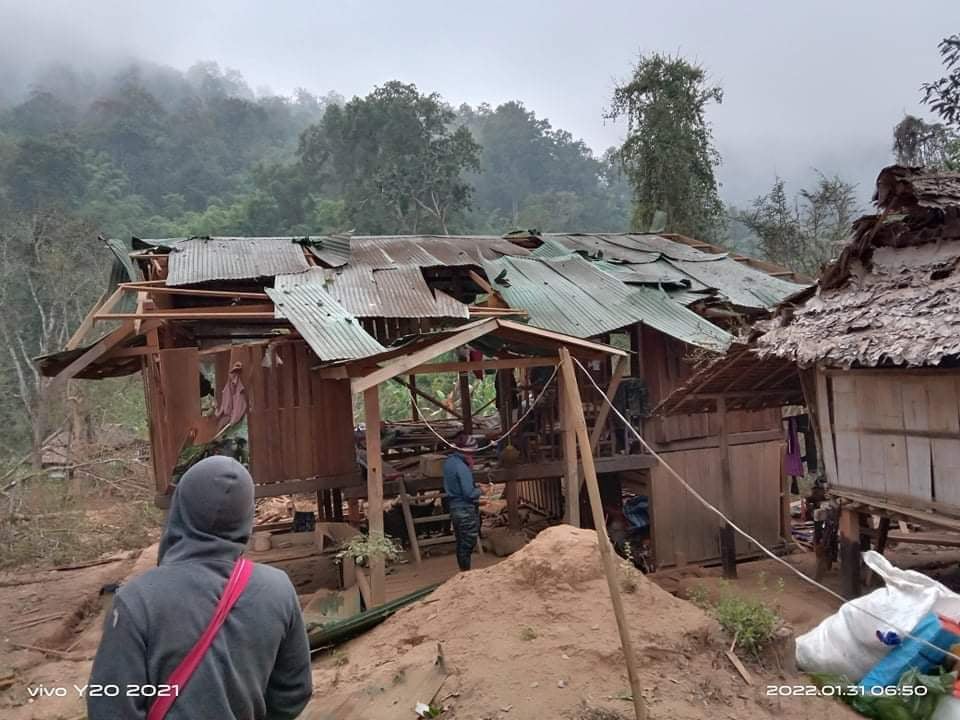 zoyaphan's tweet photo. The Burmese military launched air strikes in Mutraw during the night, destroying a library. The international community must impose sanctions on aviation fuel now. Companies which supply the Burmese military with aviation fuel should also be sanctioned. #WhatsHappeningInMyanmar https://t.co/l5tsUHj8SU