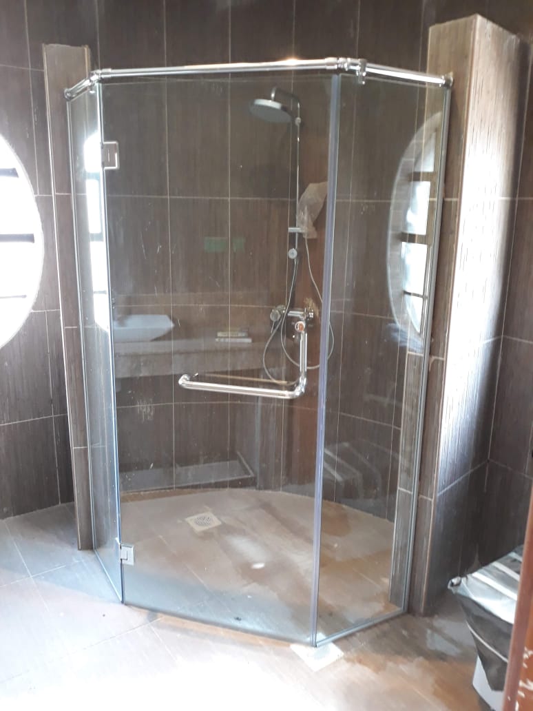 glassnleather's tweet photo. Are you tired of looking for trustable professionals to make for you a glass shower cubicles? Here we are at your door step #Hakimi glass and leather. we make quality and presentable setting in your bathroom. contact 0722361416 for more information and guidance https://t.co/91mpaCL5am