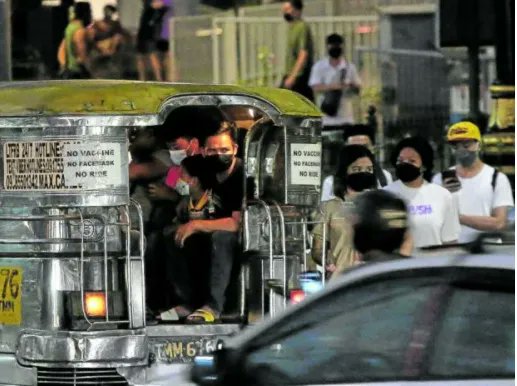 SouthSnippets's tweet image. ‘No vax, no ride,’ other restrictions lifted in Metro Manila, other areas under Alert Level 2 | via Philippine Daily Inquirer

READ FULL STORY: buff.ly/3gcZ5K2
📸: Philippine Daily Inquirer

#southalerts #alertlevel2 #NoVaxNoRide
