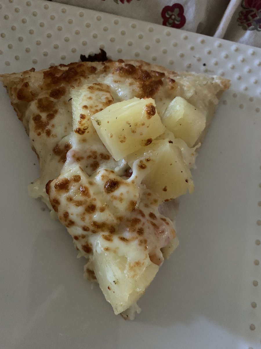 kashish0407's tweet photo. @UberEats how can I get my order wrong again? Please help this is what I ordered n this is what I got . My only request I had was no chilly flakes n no jalapeños. They took easy way out and send me totally wrong orders .pics attached please help it’s no fun get wrong pizza ! Tc https://t.co/J97ijrexPi