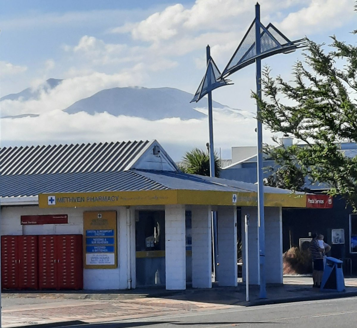 Bryan_Mulligan's tweet photo. Mt Hutt hiding in the clouds behind Methven https://t.co/CPoCkynjnh