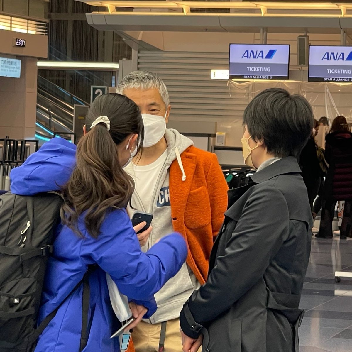 AFSJAPAN's tweet photo. いつの時代も、出発のときは、姿が見えなくなるまで、ずっと手を振って。
あなたが元気でがんばれますように。
存分に力を発揮できますように。

2022年冬組生、出発開始です。

#がんばれAFS生 #イタリア #yp22 #afs #高校留学 #留学 #挑戦 #応援してるよ #海外留学 https://t.co/MeQalInQ5E