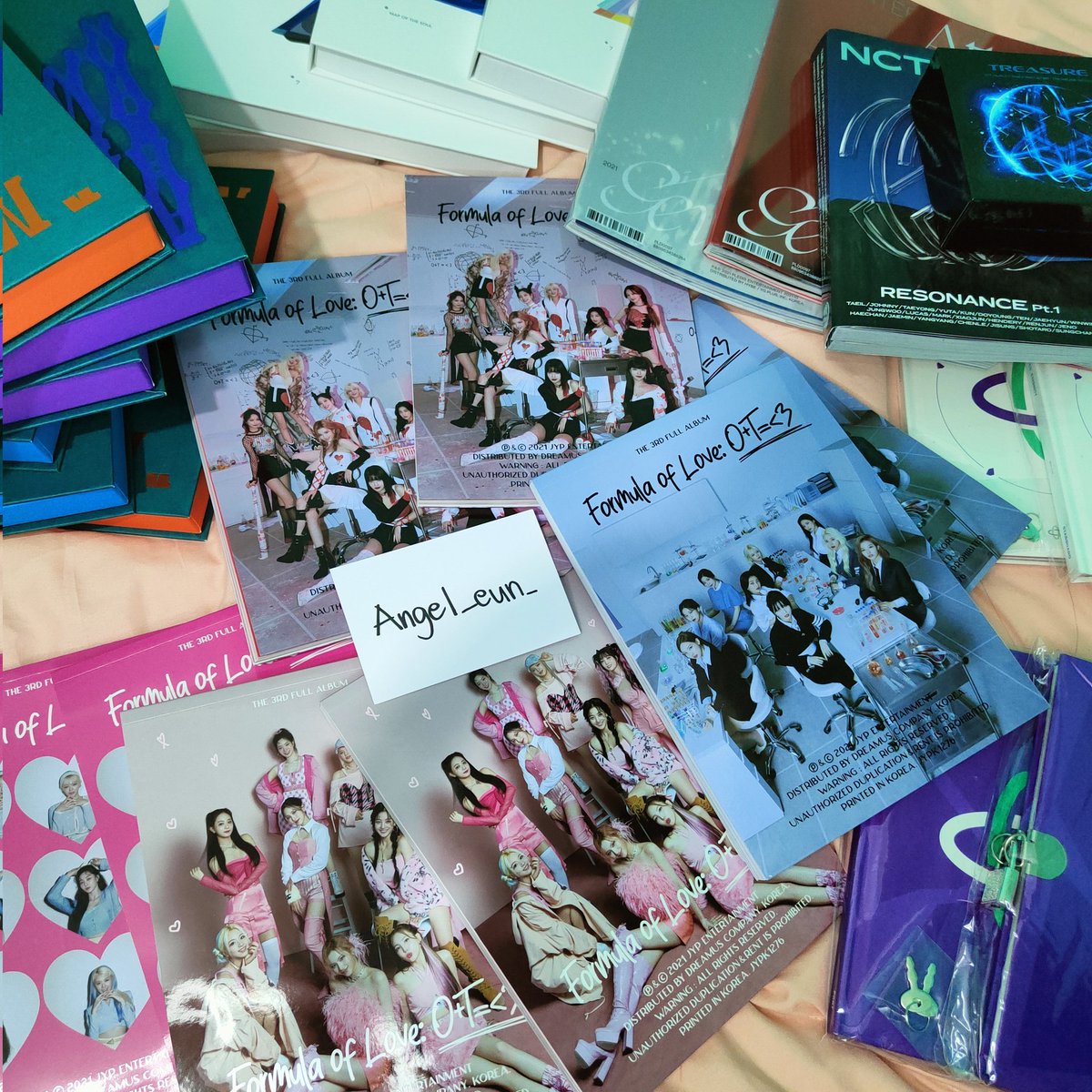 dudusmartt's tweet photo. SEALED ALBUM GIVEAWAY!!🖤🎁

• RT &amp; follow @A100888

ends in 72 hours (worldwide) https://t.co/ZnrvmI0nB3