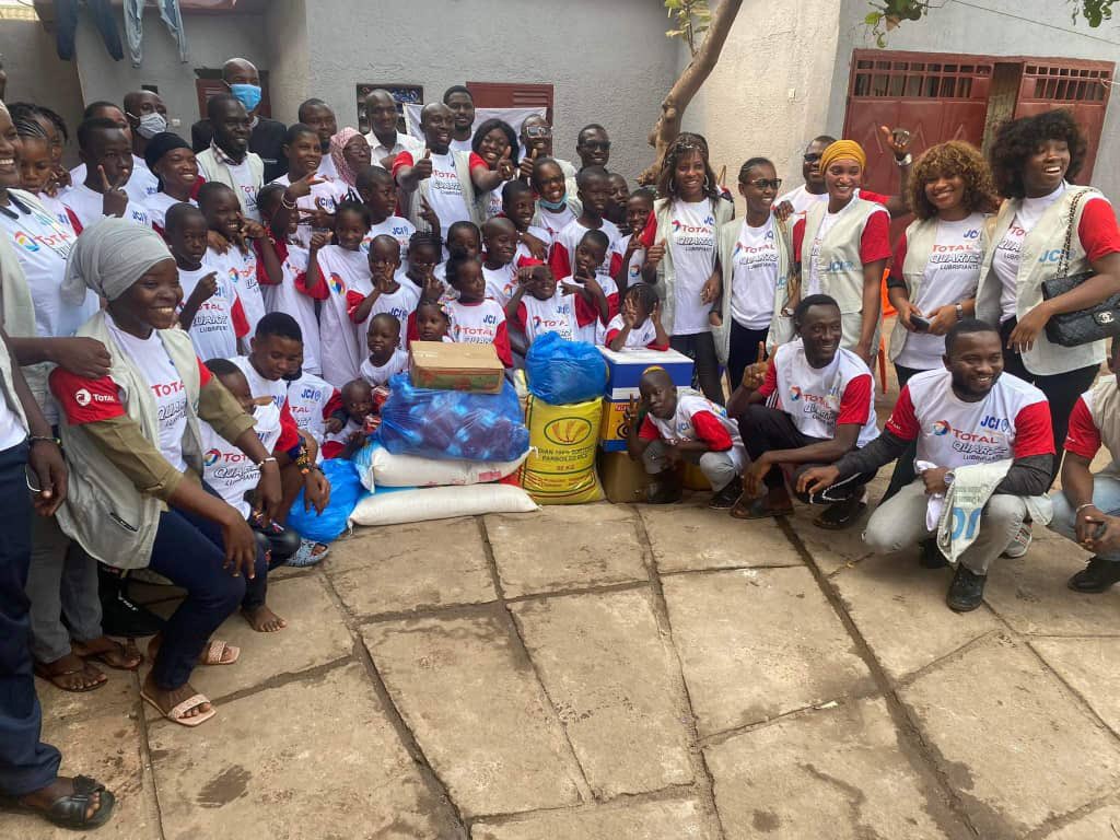 ConakryJci's tweet photo. Nous étions avec les orphelins de l'orphelinat Orphelinat la voix des sans voix  à l'occasion de la réalisation de notre premier projet d'impact communautaire (PIC) de la mandature 2022.
@TotalEnergies 
#LeadingIsOurDuty #faisons_le_ensemble 
#des_actions_fortes

, https://t.co/zgGwDBvBvd