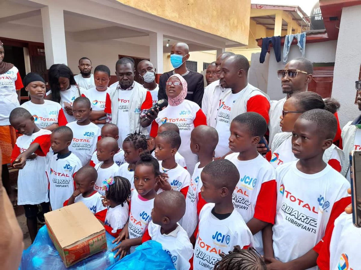 ConakryJci's tweet photo. Nous étions avec les orphelins de l'orphelinat Orphelinat la voix des sans voix  à l'occasion de la réalisation de notre premier projet d'impact communautaire (PIC) de la mandature 2022.
@TotalEnergies 
#LeadingIsOurDuty #faisons_le_ensemble 
#des_actions_fortes

, https://t.co/zgGwDBvBvd