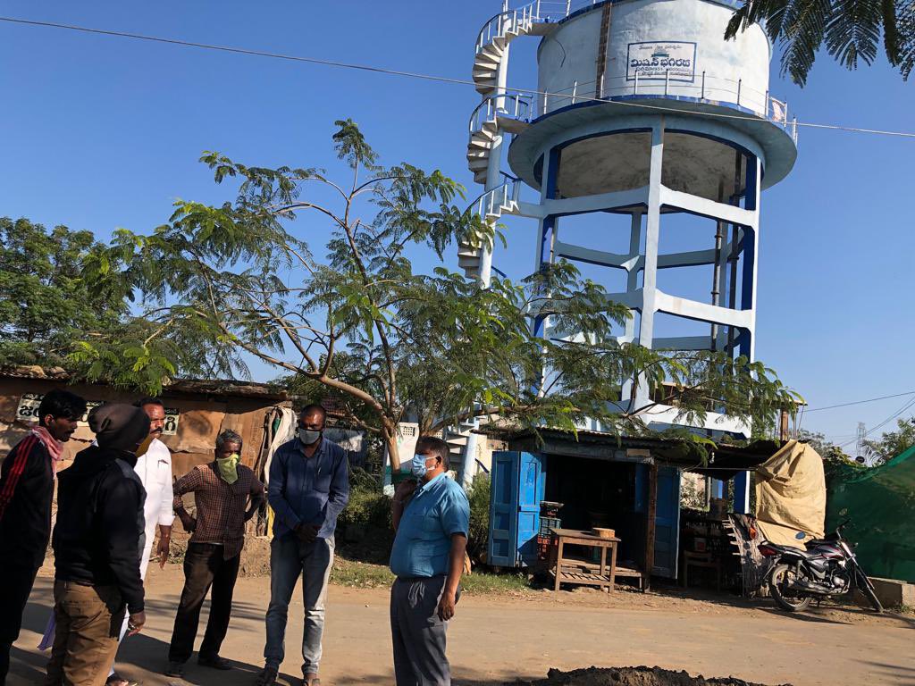 mb_telangana's tweet photo. #MissionBhagiratha Superintending Engineer Sri D. Venkateshwarlu inspecting water supply &amp; sanitation arrangements for the annual Nagoba Jatara, an important religious and cultural affair of the Mesram clan, at Keslapur in Indervelli of Adilabad💧

@SmitaSabharwal @DayakarRao2019 https://t.co/zOn4fOGGtl