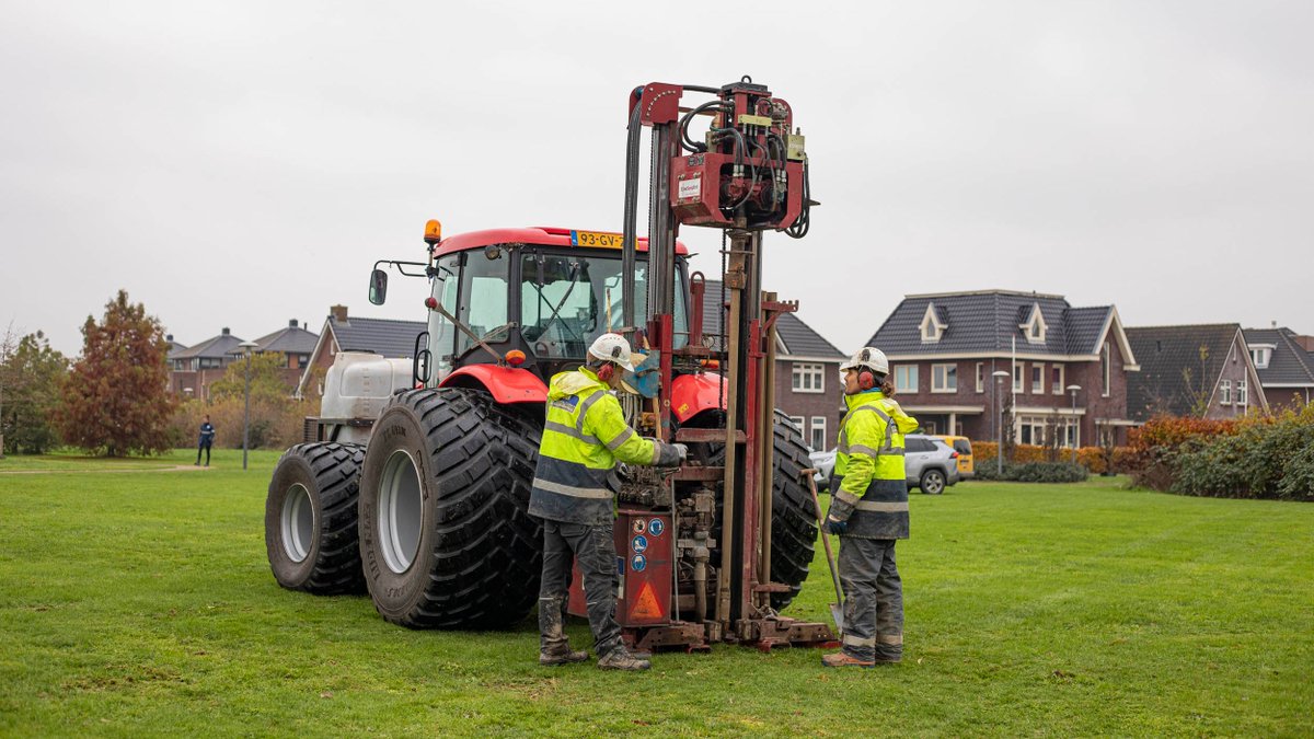 EBN voert bodemonderzoek uit in Zeist-west en -zuid t/m 8 februari tussen 19.30 en 22.00 uur. Dat geeft mogelijk geluidsoverlast. EBN brengt dan ondergronds kleine ladingen tot ontploffing. Voor vragen: bel EBN op 030-2339013. Of kijk op bit.ly/3AiWUhk