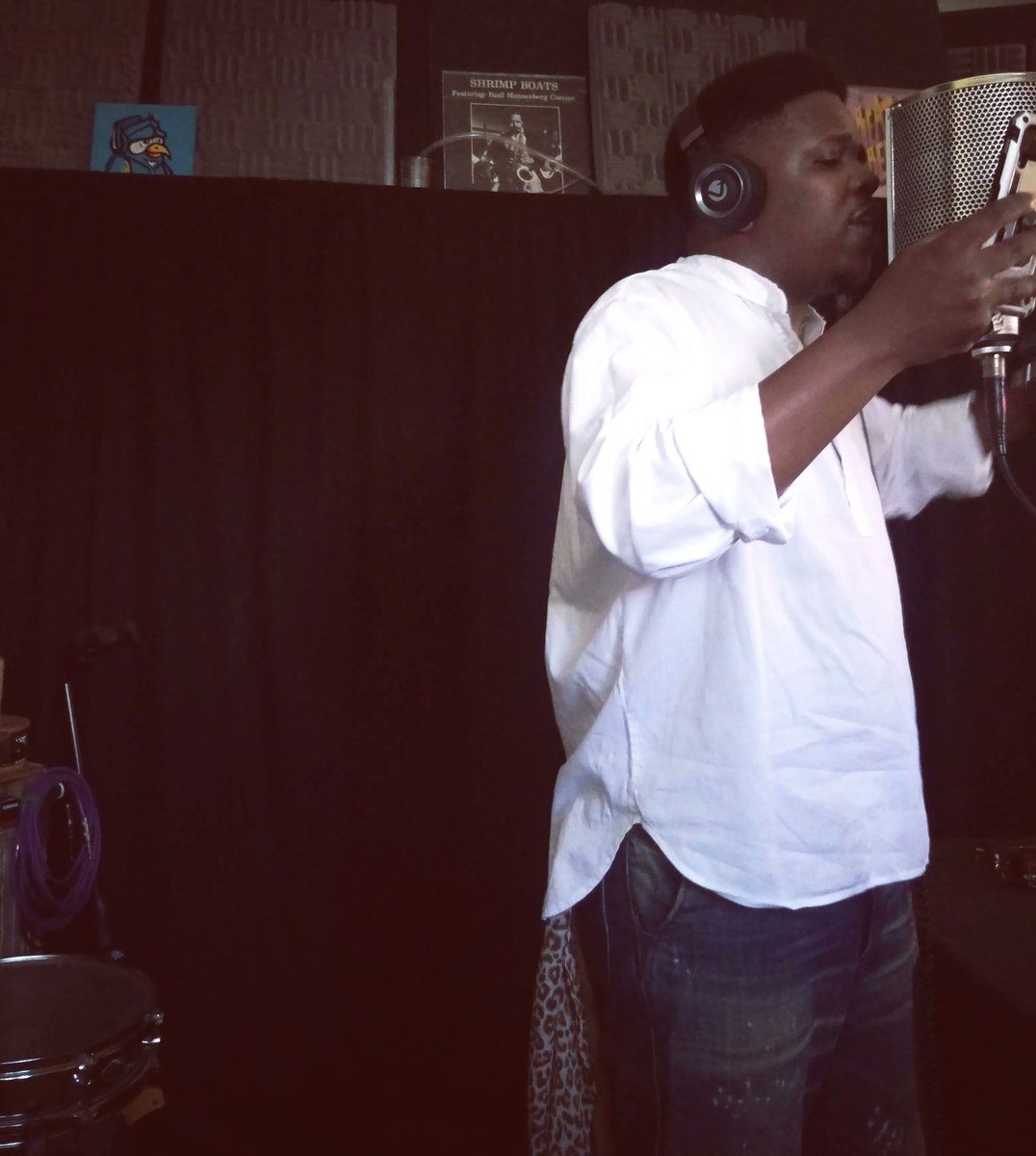 Metalloid_Lab's tweet photo. The super lyrical Def Eff popped in by the Lab for a quick session to record a verse for one of his new songs.
Contact us to book your next session:
Email: metalloidlab@gmail.com
WhatsApp: 082 533 4909
#LabSessions https://t.co/uGjn6NIpoF