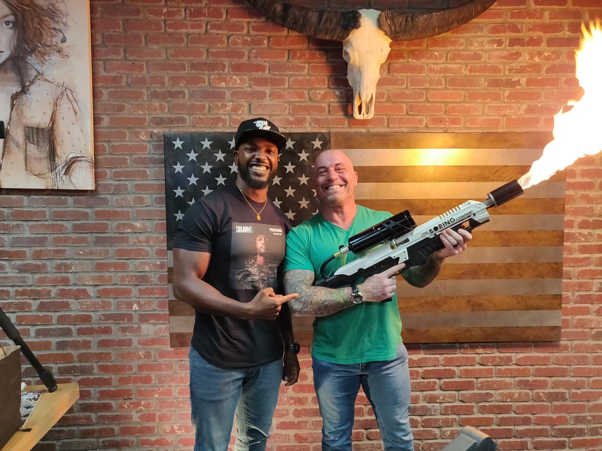 ZubyMusic's tweet image. It's crazy seeing people constantly attacking Joe Rogan and trying to mischaracterise him.

Even with all the success, he is one of the kindest, humblest, and most genuine dudes. He has offered me nothing but kindness and supported me when others overlooked me.

F the haters.