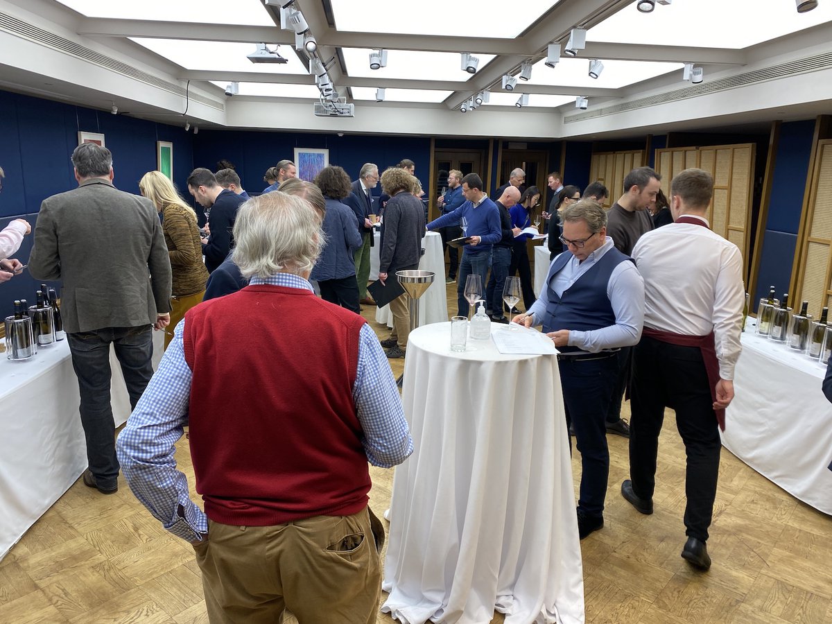 TheBuyer11's tweet photo. With Bourgogne Week concluded and importers now busy selling en primeur we reflect on the 7 London tastings of the new vintage including @ThormanHunt, @flintwines , @liberty_wines &amp; Charles Taylor – and pick some of the wines to have on your radar. Click https://t.co/K2cgapYV5h https://t.co/gQrLOJE8F7