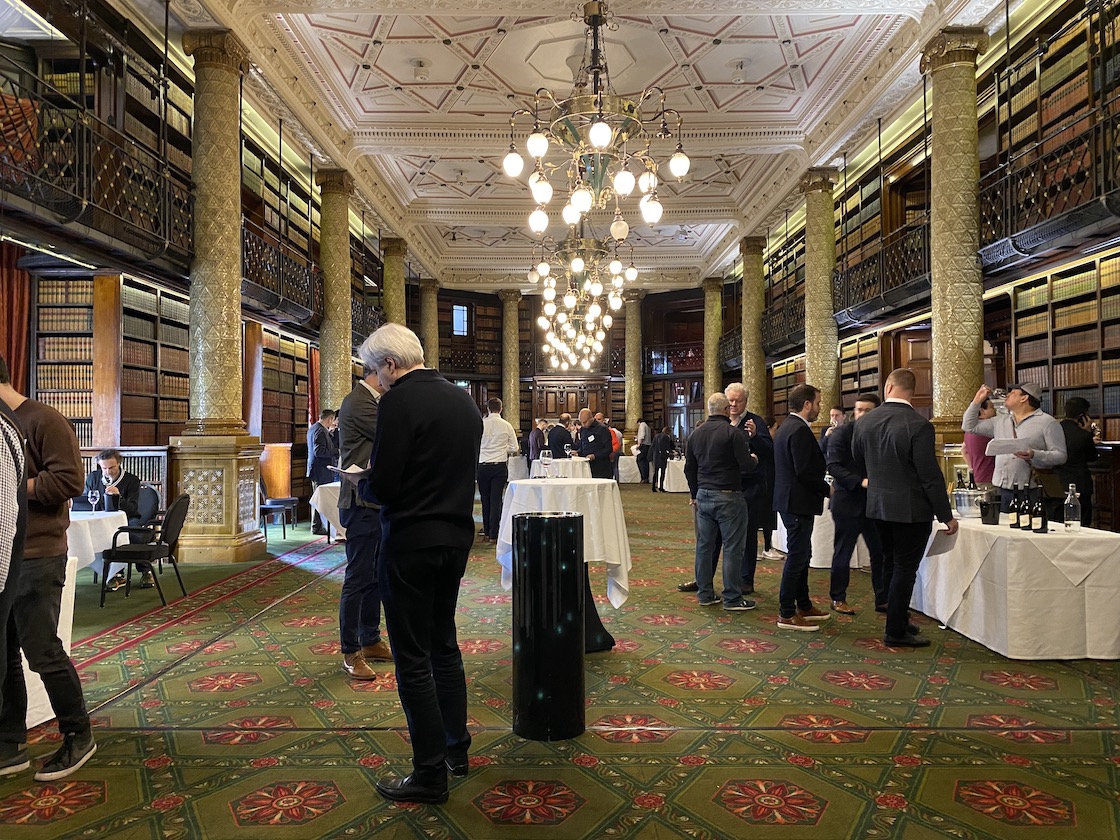 TheBuyer11's tweet photo. With Bourgogne Week concluded and importers now busy selling en primeur we reflect on the 7 London tastings of the new vintage including @ThormanHunt, @flintwines , @liberty_wines &amp; Charles Taylor – and pick some of the wines to have on your radar. Click https://t.co/K2cgapYV5h https://t.co/gQrLOJE8F7