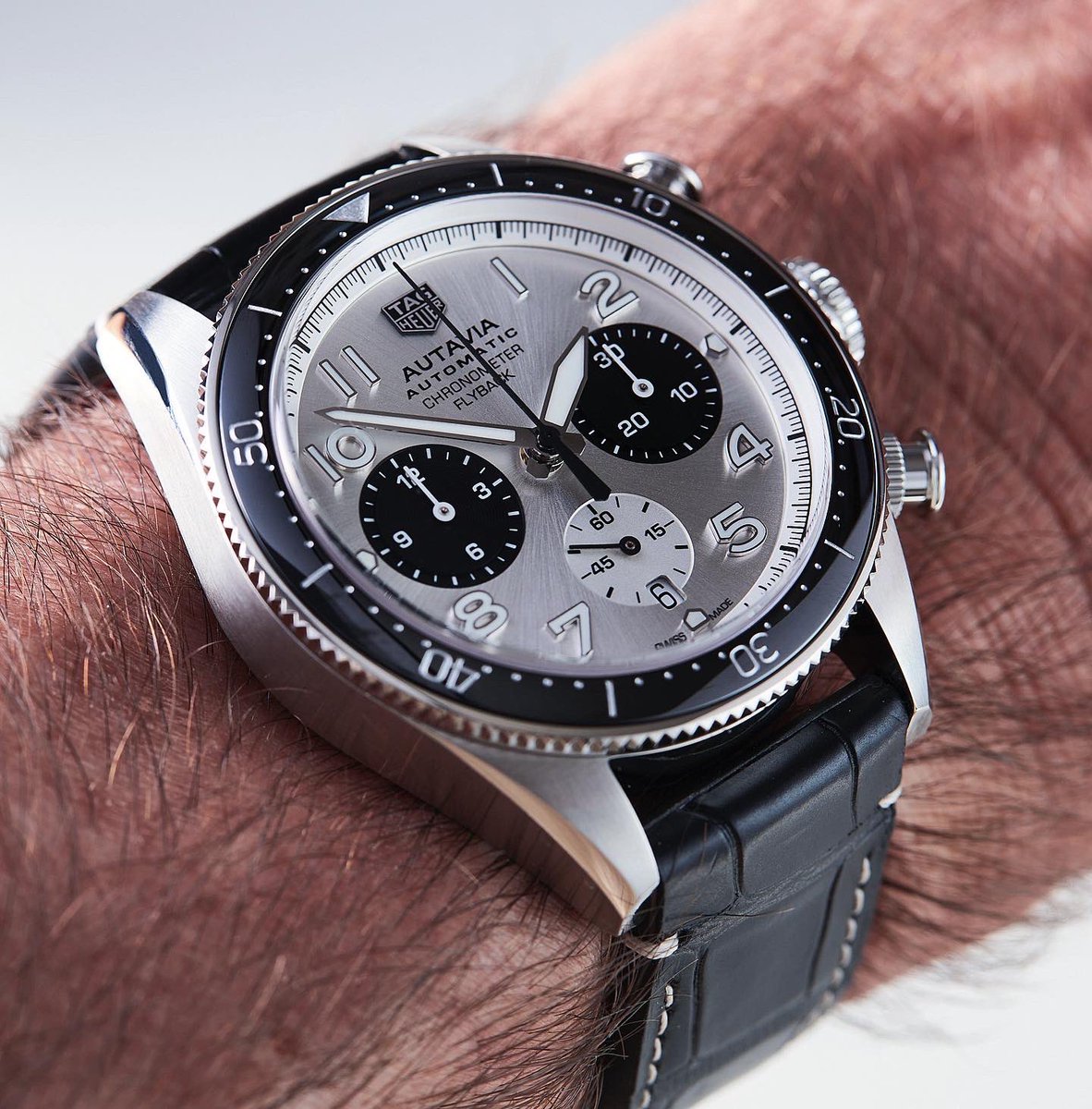 OK, on to the new Autavia. The best design element compared to the previous model? The case finishing. 😻