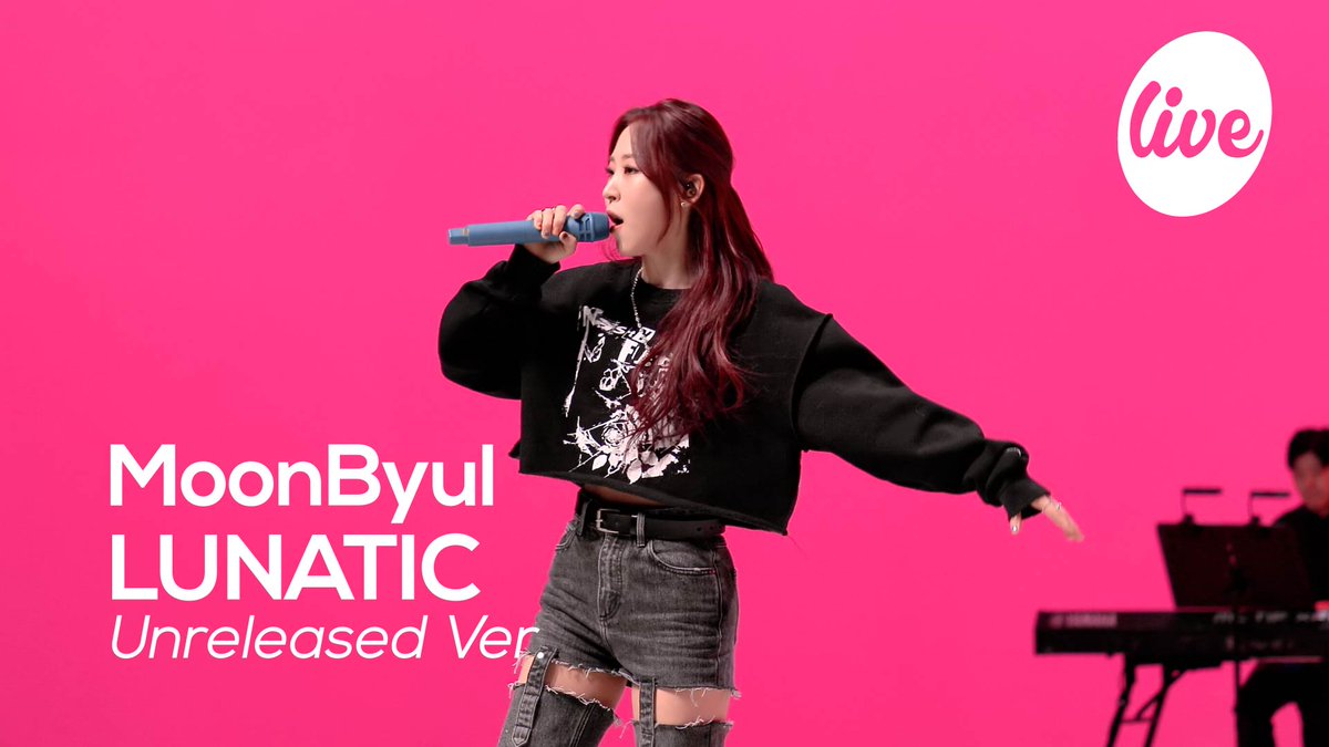 itsLIVEofficial's tweet photo. [it’s Live] #문별 (#MoonByul) - “#LUNATIC”

▼Check out on <it’s Live> TikTok▼
https://t.co/J4sK2Xjs4X

#잇츠라이브 #itsLive https://t.co/dGKpL84uYe