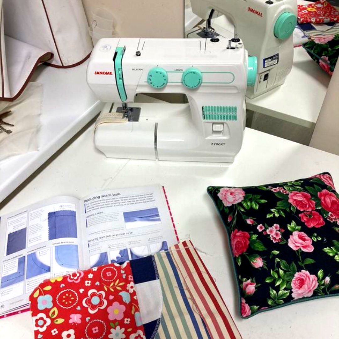 folkhouse's tweet photo. 🧵We have a range of courses and workshops aiming to improve your sewing skills🧵

Sewing for Beginners - Starts 28.02.22
https://t.co/wB6RtNcmpV

#LearningForPleasure #LearnToSew #LingerieMaking #BeginnerSewing #SewingClass #SewingCourse #BristolFolkHouse #Bristol #BestOfBristol https://t.co/I3MOZIjmIs