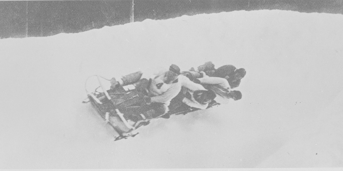 TeamGB's tweet photo. 4️⃣ DAYS TO GO!
 
The number of medals #TeamGB’s four-man bobsleigh have won during its Winter Olympic history.
 
#Beijing2022 https://t.co/1kpx3YZkWz
