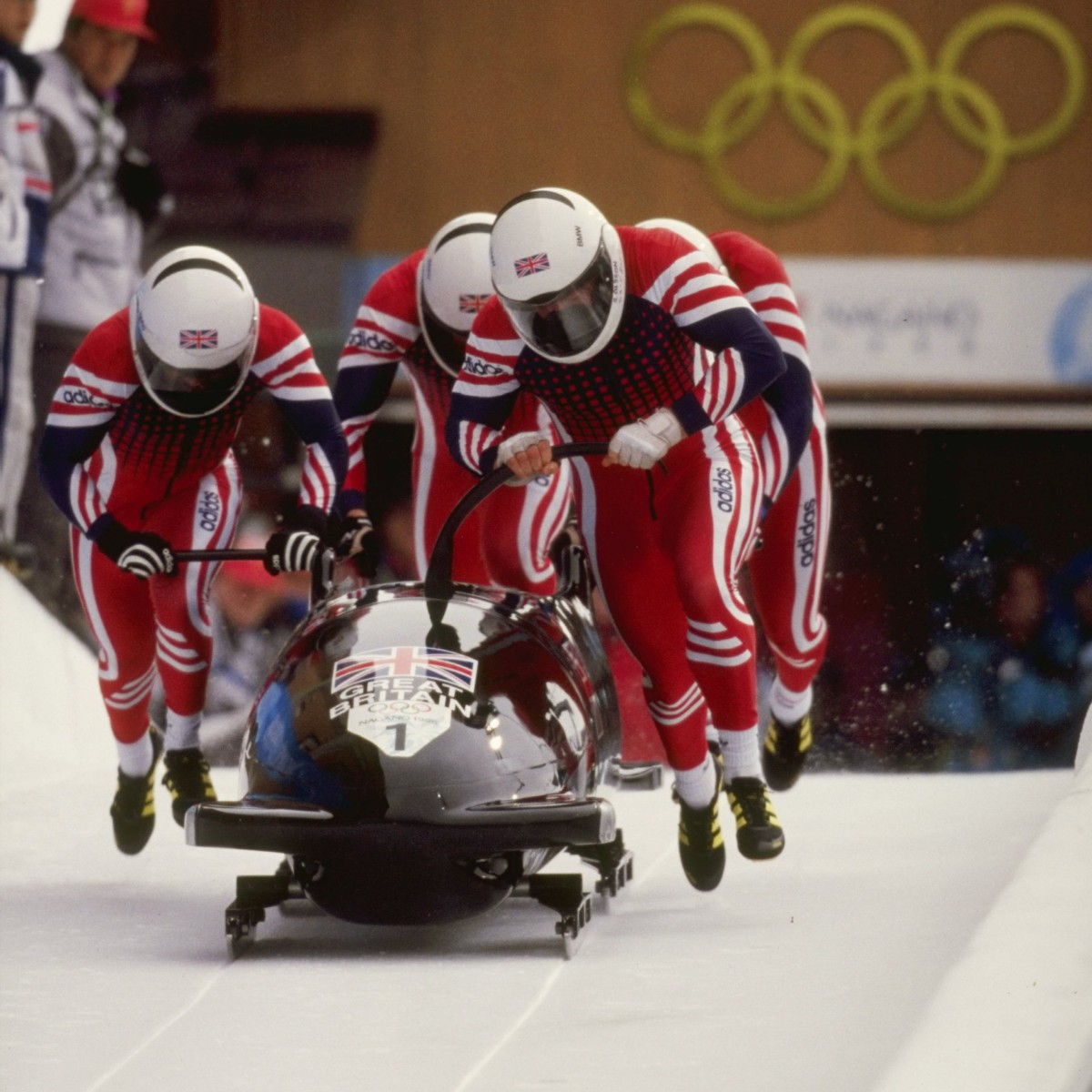 TeamGB's tweet photo. 4️⃣ DAYS TO GO!
 
The number of medals #TeamGB’s four-man bobsleigh have won during its Winter Olympic history.
 
#Beijing2022 https://t.co/1kpx3YZkWz