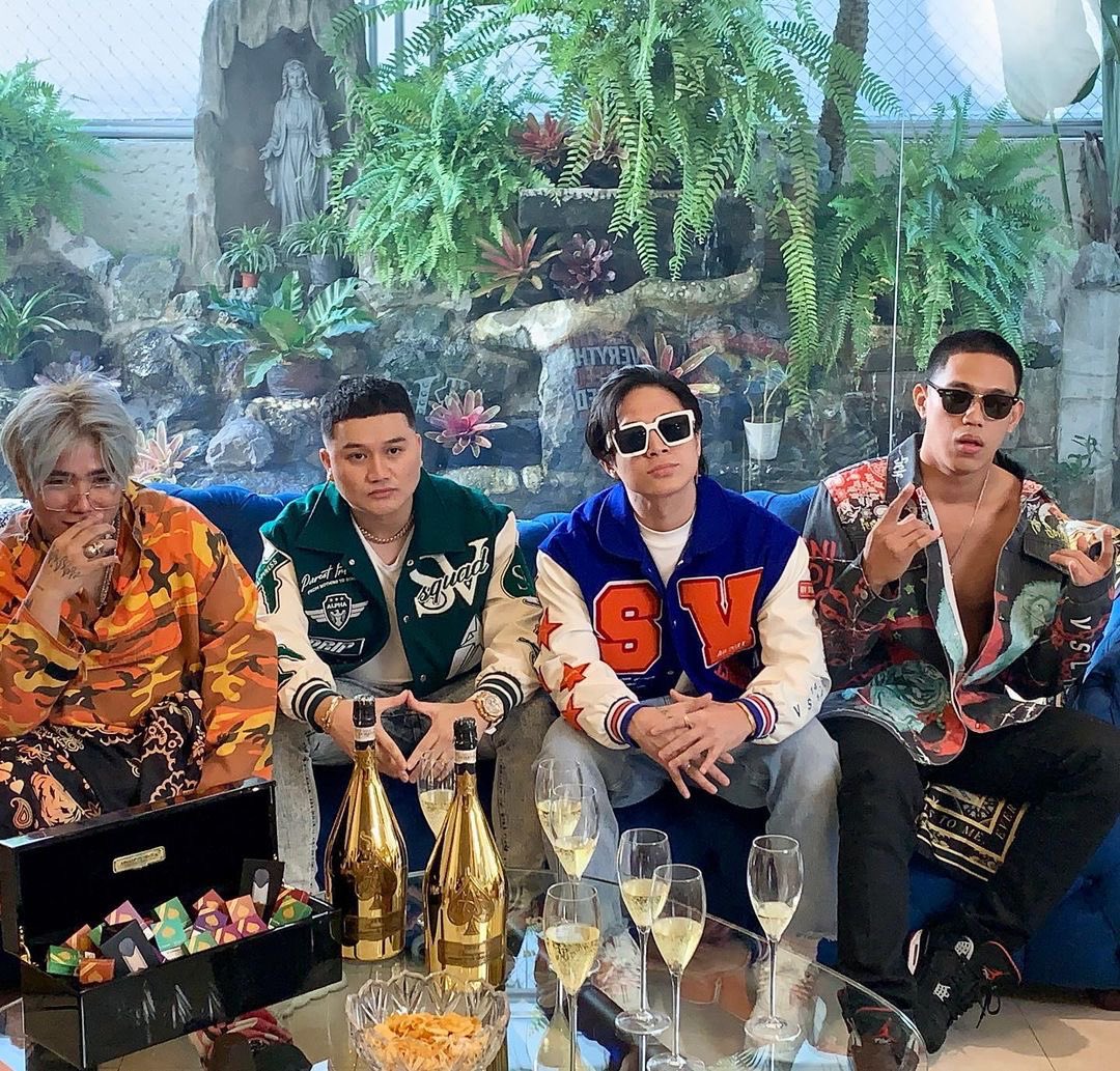 LOONYOSWORLDOFC's tweet photo. Reposted from @svmerchph
New SV music video coming out soon..🔥
@mstr.yo ft. SV3 (@samv3rzosa ) @DJLOONYO2 & @nikmakino
.
.
#svmerch #svsquad #Sv3 #Mstryo #NikMakino #DJLoonyo https://t.co/TmX7pHj3qX
