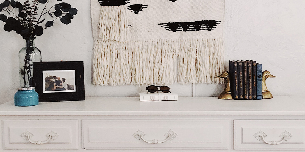 ¡Nunca tires un mueble! Practica el reciclaje con TITANLUX Esmalte al Agua Ecológico, y dale una nueva vida 🍃🌿

¡Hay más de 20 colores disponibles!