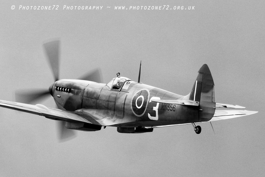 EssexHebridean's tweet photo. Mono edit of @RAFBBMF Spitfire #MK356 for this morning’s #StartTheWeekSpitfire https://t.co/vKAjEW1YpJ