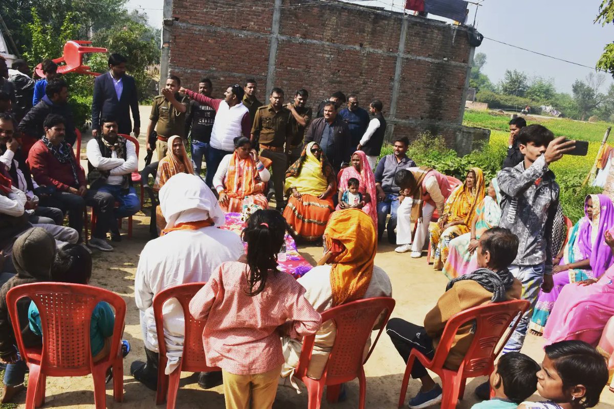 sadhanasinghbjp's tweet photo. आज अपने विधानसभा क्षेत्र के चंदौली पश्चिमी मंडल के चुलमुली गाँव मे जनसम्पर्क किया । 

#mlapddun 
@myogiadityanath  @kpmaurya1  @swatantrabjp  @RadhamohanBJP  @dpradhanbjp  @sunilbansalbjp  @BJP4UP  @OmMathur_bjp  @shivprakashbjp  @DrMNPandeyMP  @MaheshchandBJP  @sunilozabjp https://t.co/wTHUwTHwIr