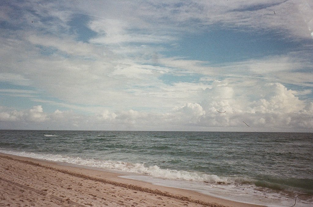 Momoraz_MMLD's tweet photo. Instagram update #JANE 2022.01.31
1/2
Miami Beach, Florida
"너무 예뻤던 마이애미 구름☁️
..이렇게 날씨 좋은 곳에서 800필름으로 찍은게 조금 아쉽당🥲
.
📸#leica
🎞#Fuji_superia_venus_800
#janefilm"
© lamemoire_de_s
#제인 #ジェイン
#모모랜드 #MOMOLAND #モモランド https://t.co/c61kTvHybo