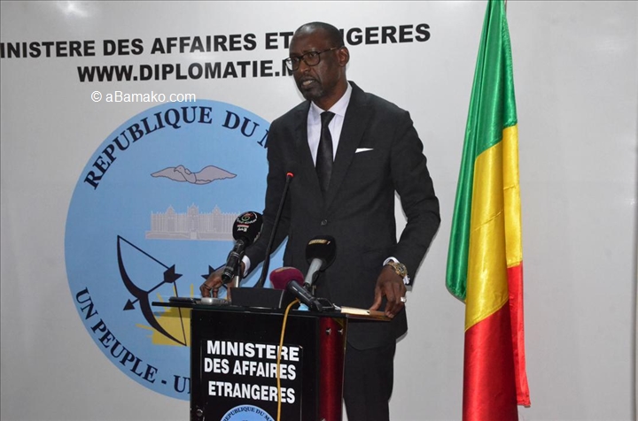 Abdoulaye Diop , ministre  des Affaires étrangères  répond à la France: «Je crois que les insultes ne sont pas une preuve de grandeur. Nous demandons que Paris nous respecte en tant que pays»news.abamako.com/h/265412.html