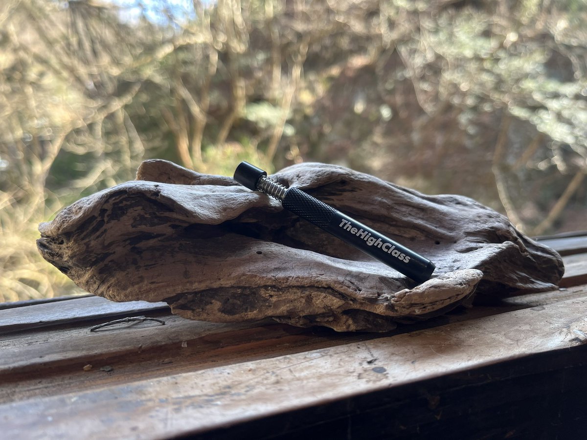 art_of_oriens's tweet image. @KaoruTHC さんからプレゼント企画で頂きました
#THCのワンヒッター‼️
ありがとうございます😊💚

禁麻中なのでハーブ🌿を頂きました🚬
使い勝良くてやっぱりハーブじゃないのが欲しくなりました😭笑

グラインダーにワンヒッター
あとライターあったらめちゃカッコいいセットができますね🧐笑