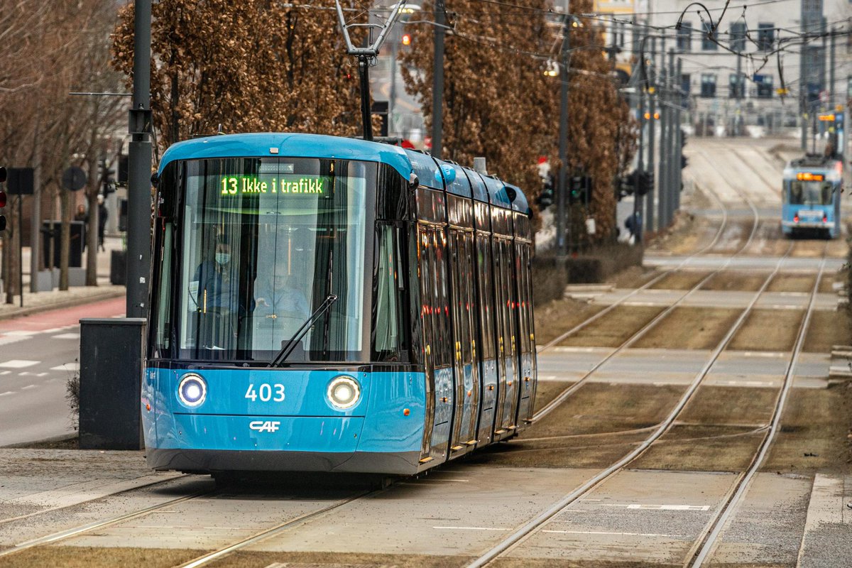 I dag er den store dagen her - i dag kan du sitte på med de nye trikkene. Følg arrangementet live her fra 11.45: sporveiennyetrikkertiloslo.kg5.no. Vi legger også ut bilder og klipp løpende fra dagen på Facebook og Instagram🤩🚃
