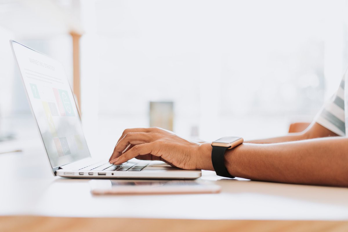 Het digiproof project focust op de digitale dienstverlening en het e-inclusiebeleid van onze gemeente. Om dit in goede banen te leiden, zijn we nog op zoek naar een digicoach en onthaalmedewerker die ons team wil vervoegen. Ontdek de volledige vacature op bit.ly/35DEQ6n