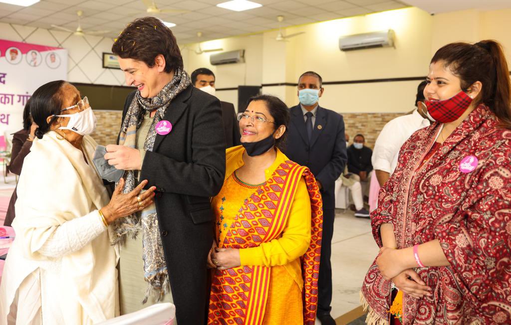 PrincuVaishya's tweet photo. आज नोएडा में कांग्रेस प्रत्याशी श्रीमती @pankhuripathak जी के समर्थन में कांग्रेस महासचिव श्रीमती @priyankagandhi जी ने महिलाओं से संवाद किया। #कांग्रेस_आपके_द्वार

@INCUttarPradesh @KaunSandeep https://t.co/N7aeqjVa3q