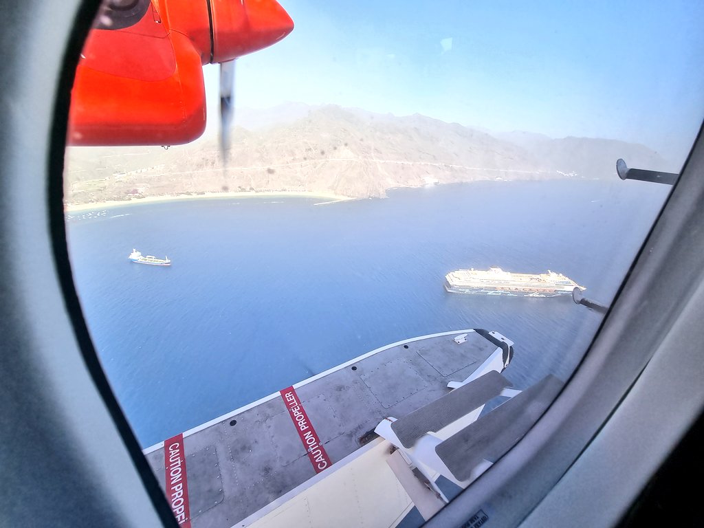 Sr_JOF's tweet photo. Volando entre los puertos de SC de Tenerife y SC de La Palma en un anfibio canadiense que fue iraní, hoy es danés con AOC lituano y vuela para un proyecto canario.
¡Qué ma-ra-vi-lla! 🥲 https://t.co/Xu9VrxtFNn