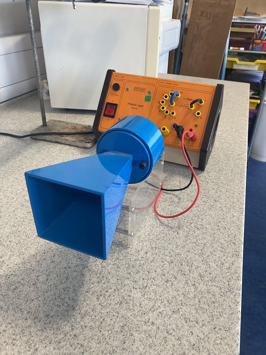 StarkPhysics's tweet photo. Standing waves day with AH Physics with some excellent results #skills #iteachPhysics #highstakes #superexpensive #noturntable #athomephysics https://t.co/9yEgjkRXAE