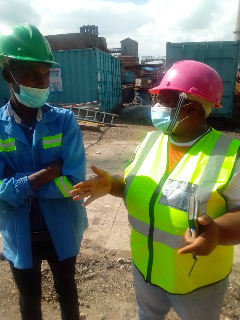 Section Engineer Turbines L.Chibanda and Section Engineer Electrical S. Murinda discussing Electrical and Turbine interfaces