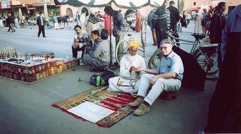Recuerdos de viajes.
En la plaza Jemaa el-Fnaa en Marrakesh, Marruecos.