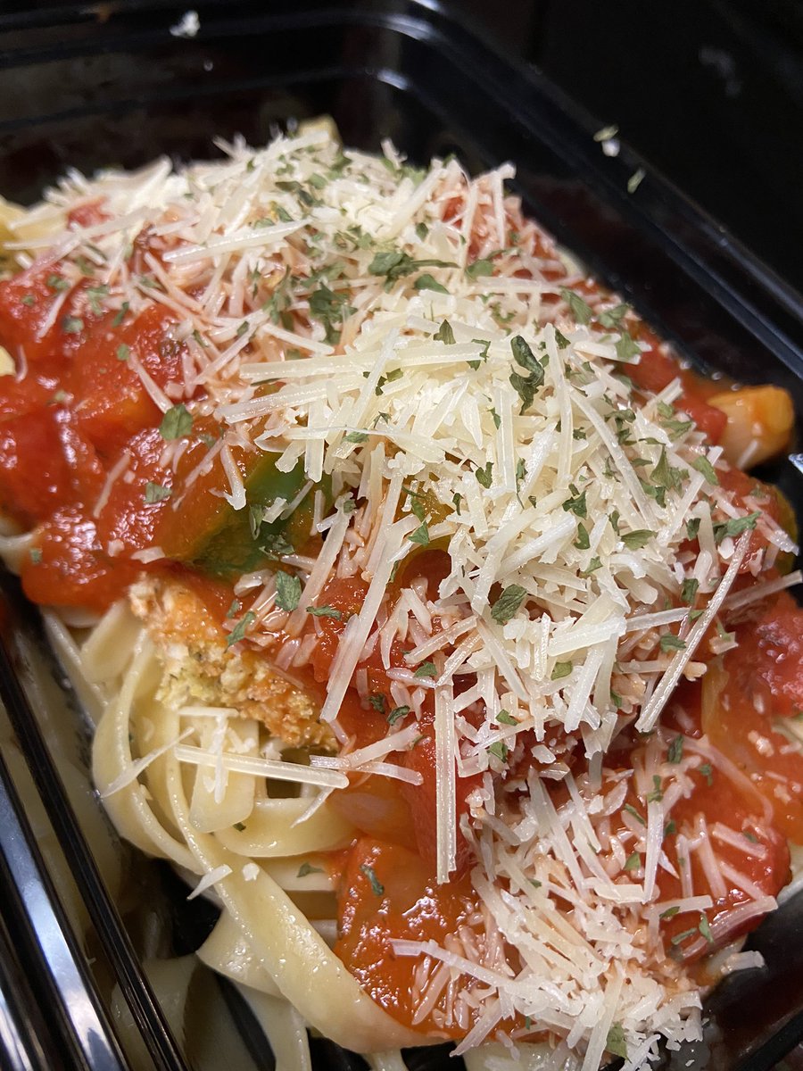 chefmaliareese's tweet photo. Please follow and share my business page on Instagram @Be.FoodLLC 🤎 

Check out some of my weekly menu items below and challenge yourself to our 21 Day Vegan challenge! 😈 https://t.co/d4VnjavoCn