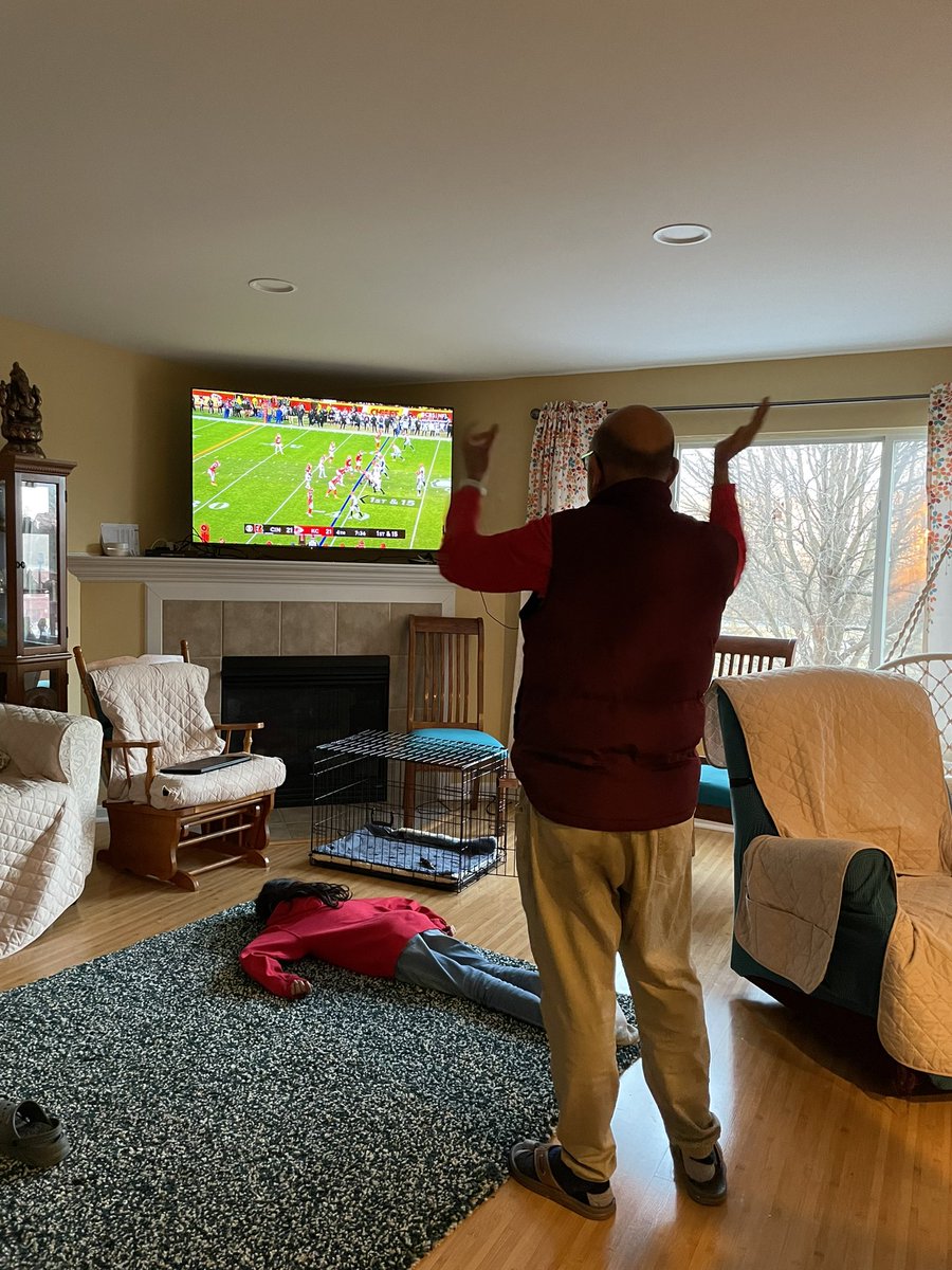 RadhikaChits's tweet photo. This is how we watched the game, coz when she was down, the @Bengals were 🔥#5chits @LakotaDistrict @itISus @LakotaSuper https://t.co/aANAqPnLZu